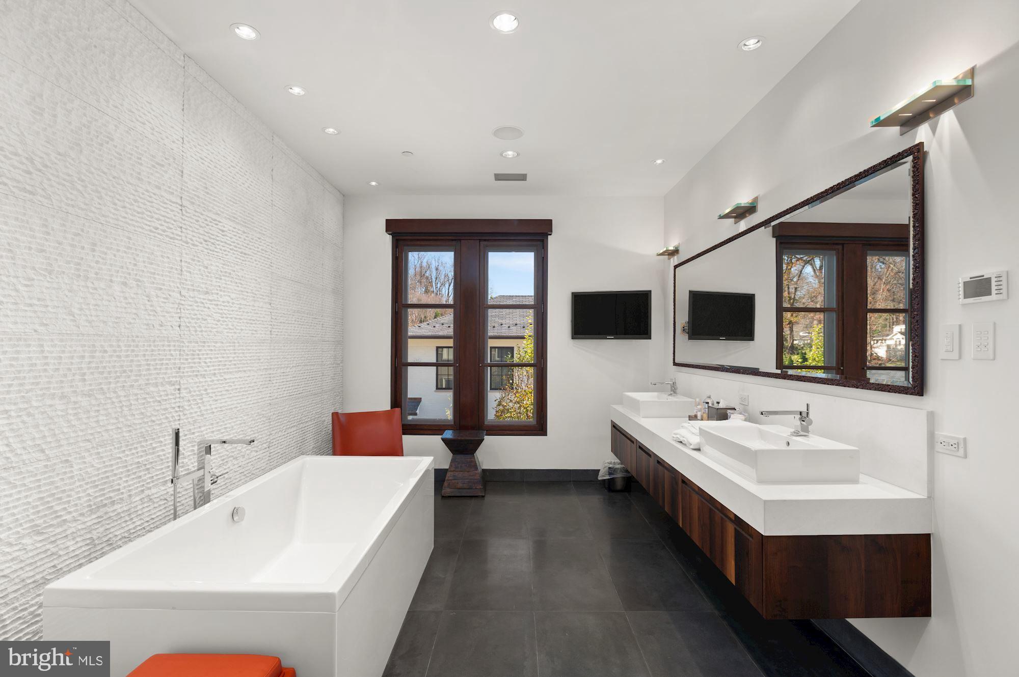 BURNING TREE - Residential