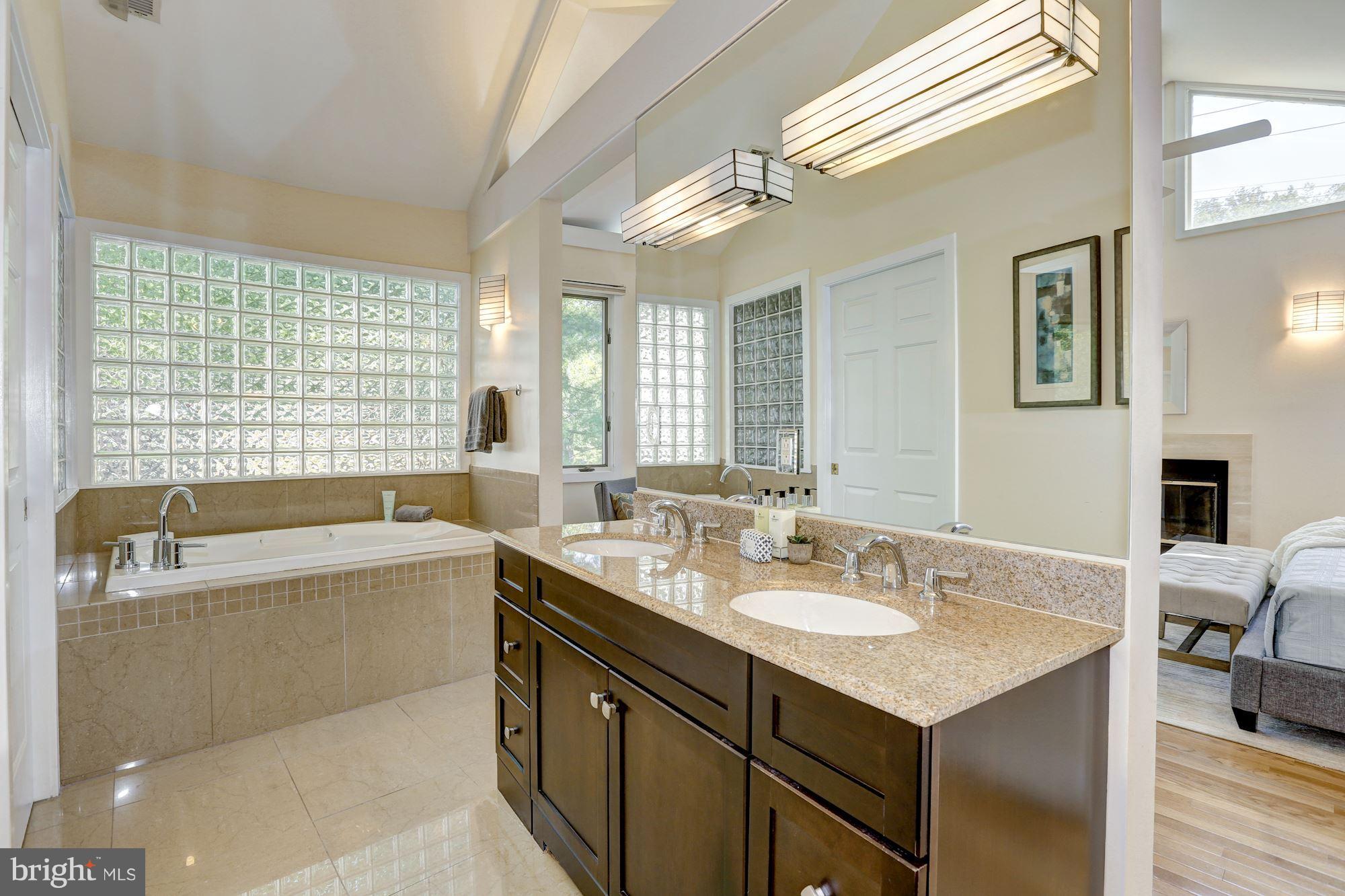 HILLMEAD - Residential