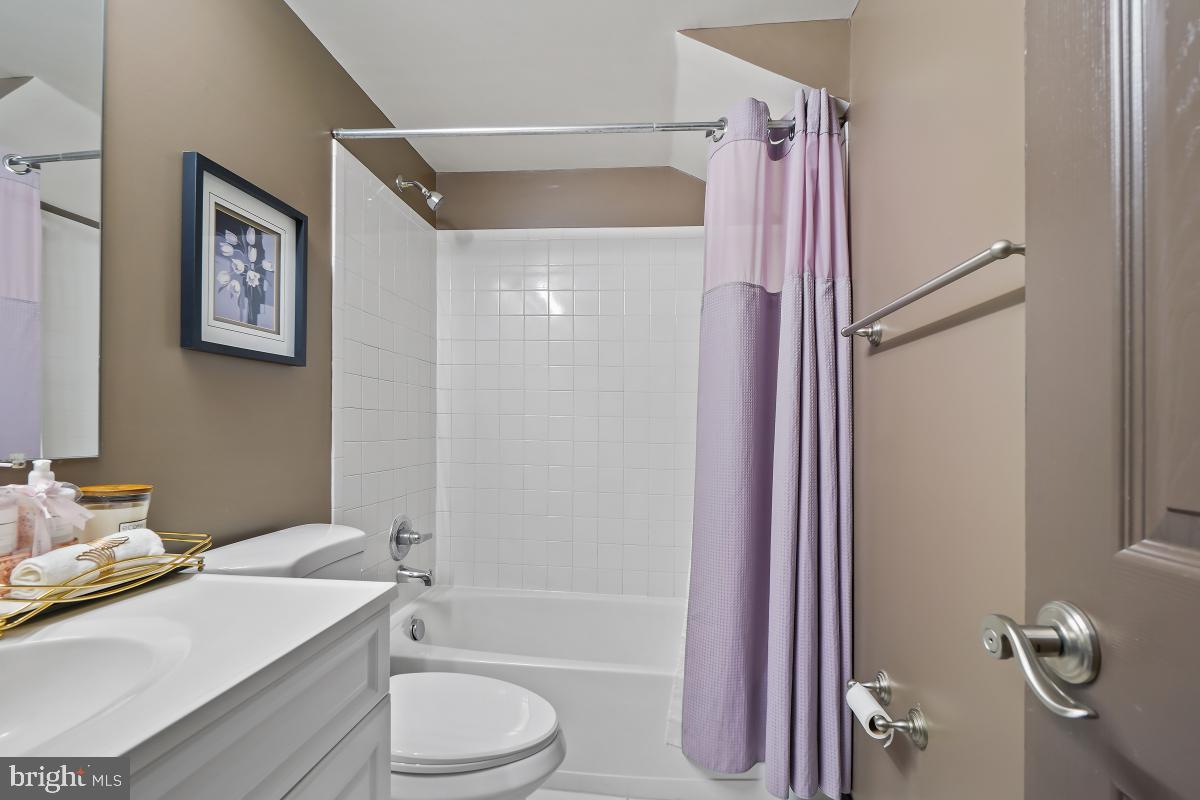 KING FARM WATKINS POND - Residential