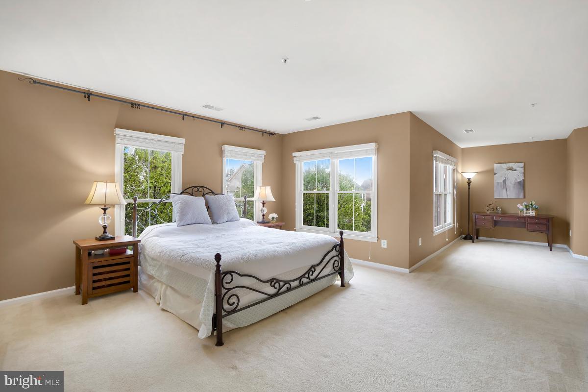 KING FARM WATKINS POND - Residential