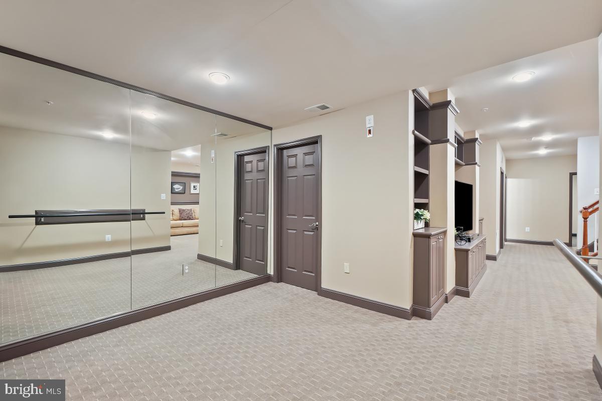 KING FARM WATKINS POND - Residential