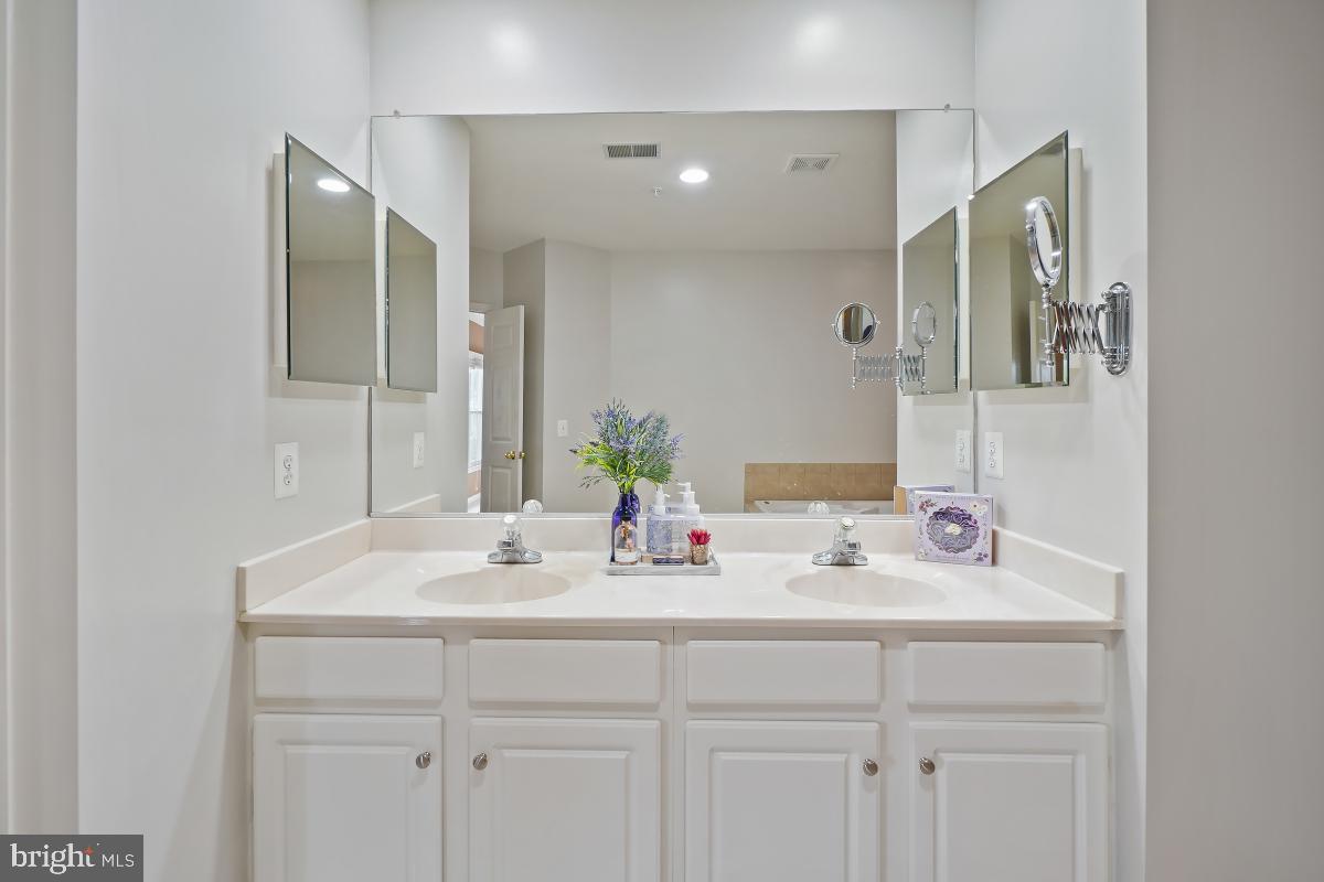 KING FARM WATKINS POND - Residential