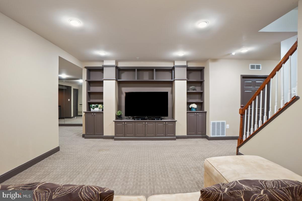 KING FARM WATKINS POND - Residential