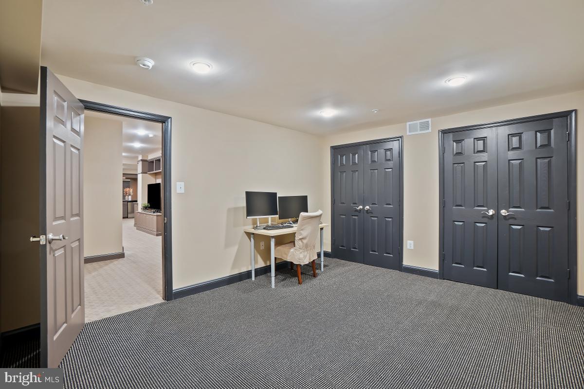 KING FARM WATKINS POND - Residential