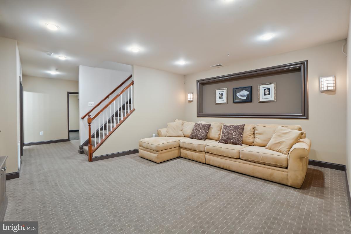 KING FARM WATKINS POND - Residential