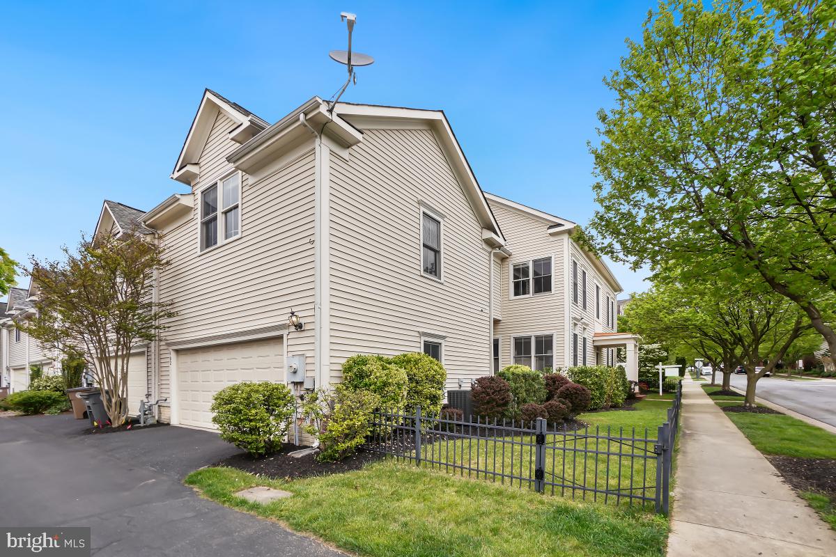 KING FARM WATKINS POND - Residential