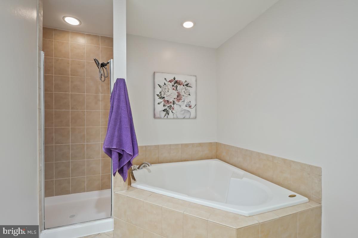 KING FARM WATKINS POND - Residential