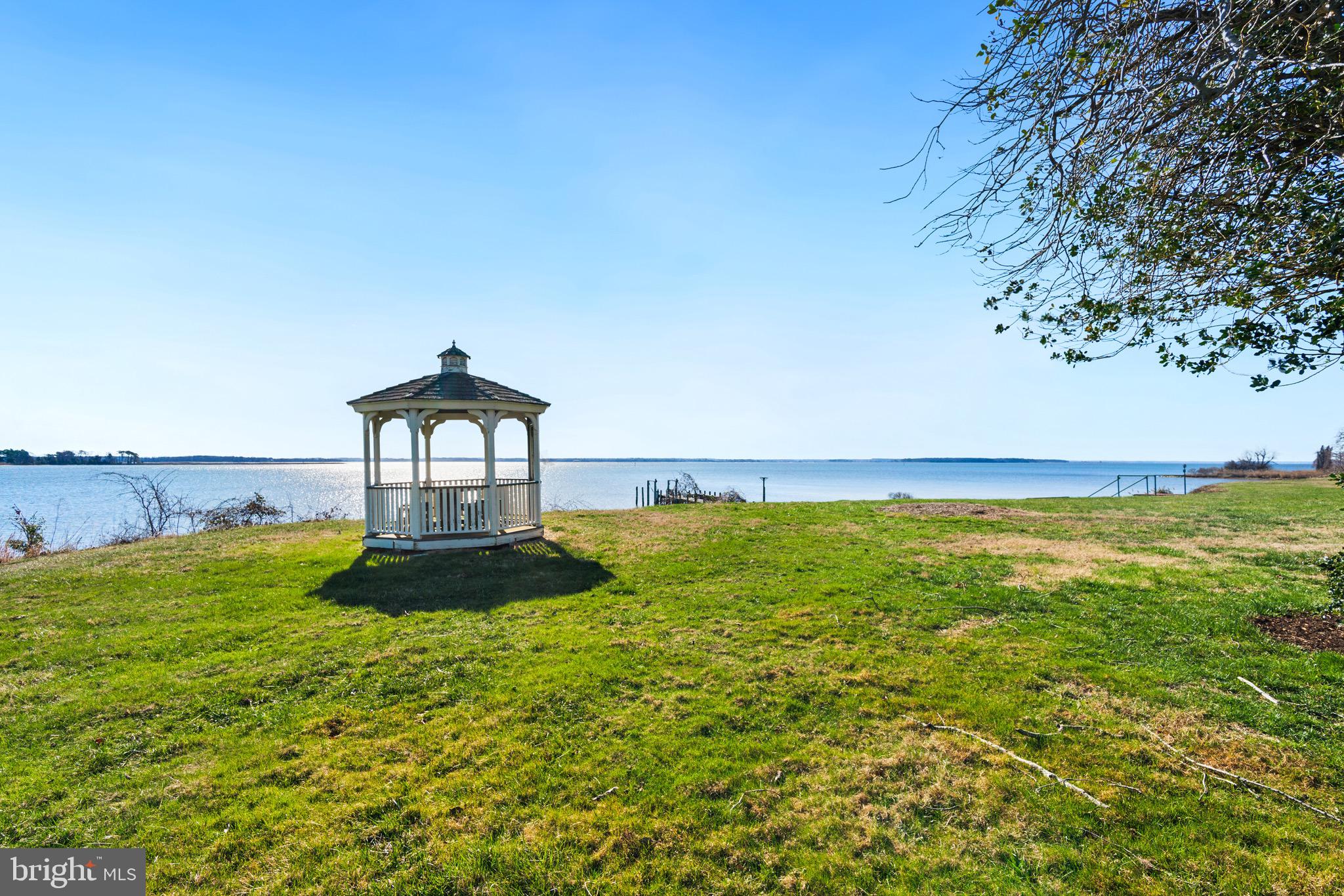 PINEY NECK - Residential