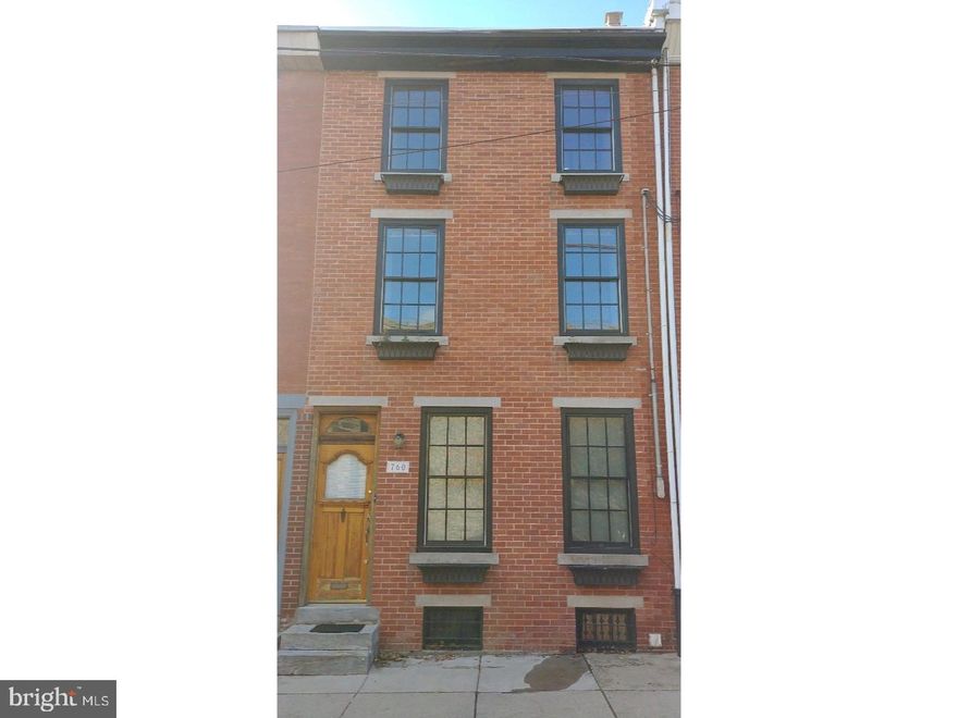 Beautiful! Charming row home featuring 4 fireplaces and 4 full bathrooms. Each bedroom has its own bath. Master bedroom has its own fireplace. Third floor bedroom has own fireplace, full bath and bar w/a roof top deck over seeing the city. Kitchen features picturesque window view of garden yard. Basement has fireplace, Jacuzz tub, sauna and full bath and bar. Wood floors thru-out, Open staircase. Must See beautiful house. Great neighborhood.