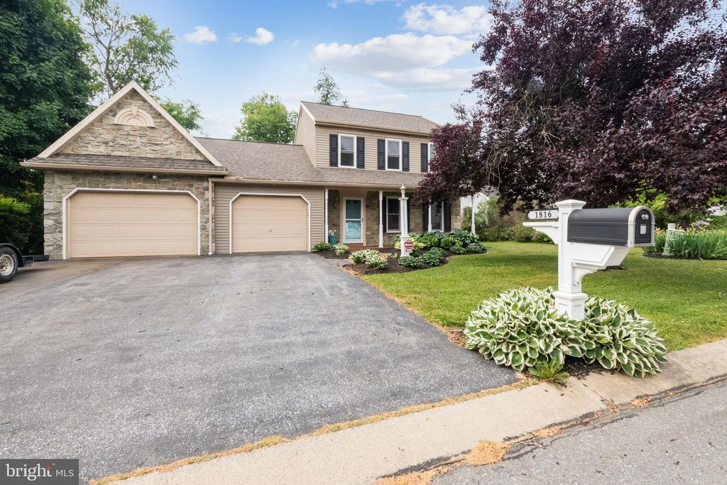 Photo of 1816 KRYSTLE DR, LANCASTER, PA 17602 (MLS # PALA2037530)