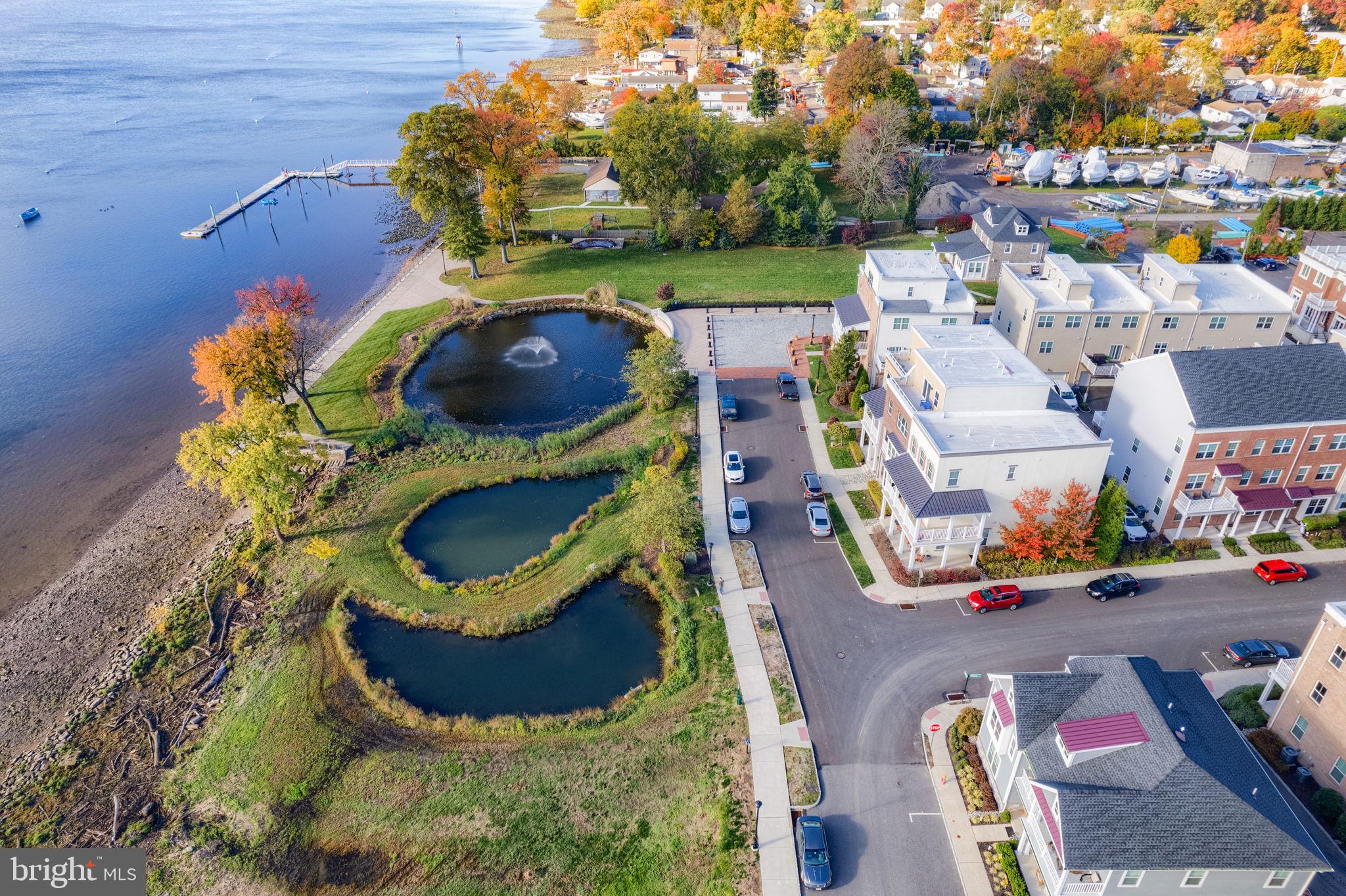 WATERSIDE - Residential