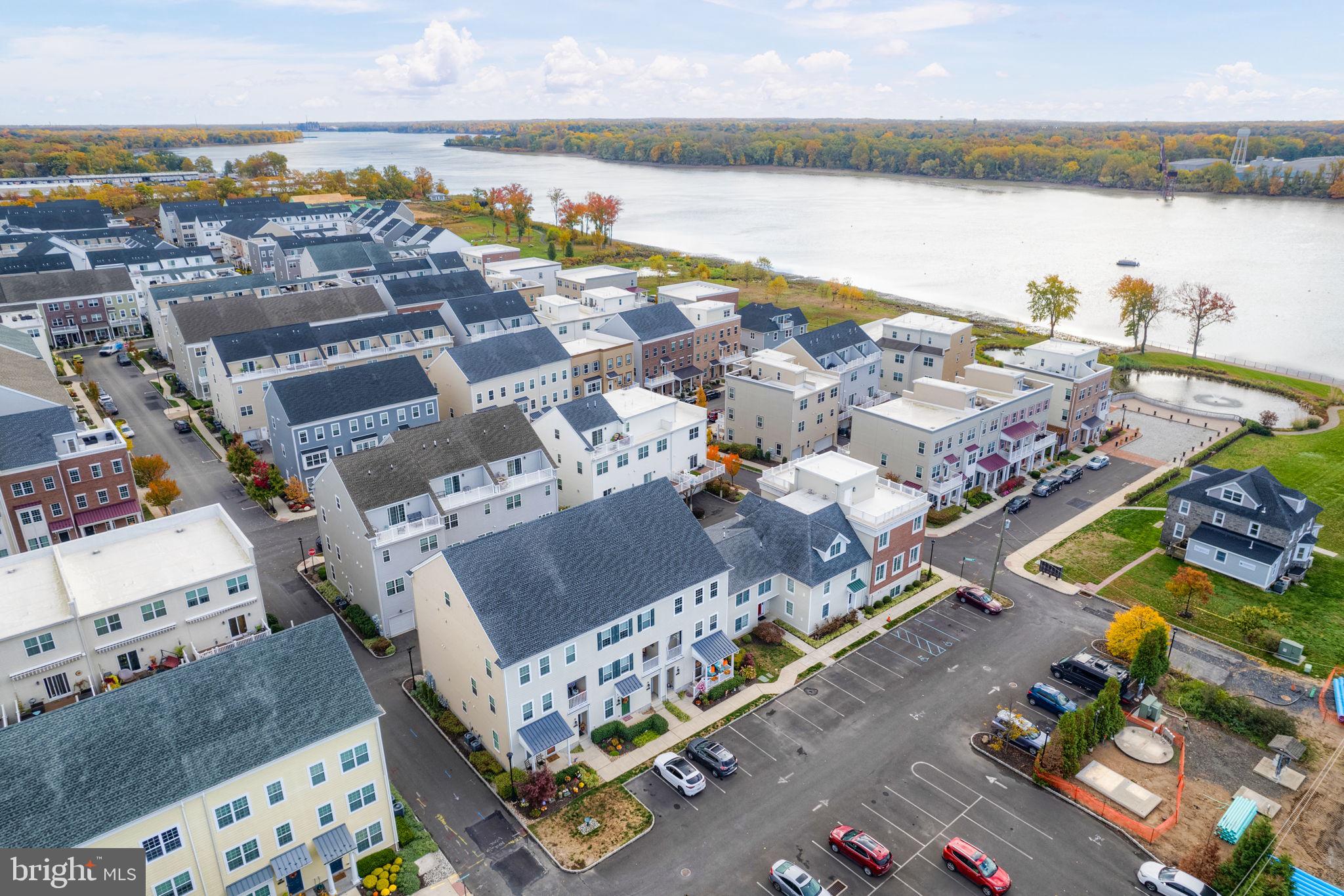 WATERSIDE - Residential