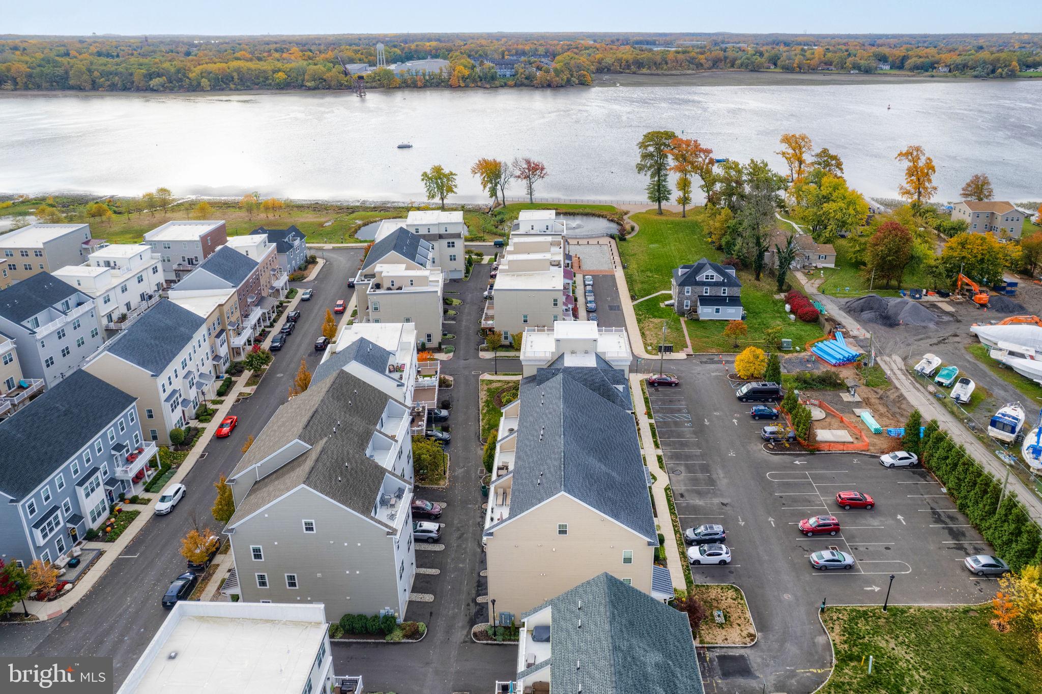 WATERSIDE - Residential