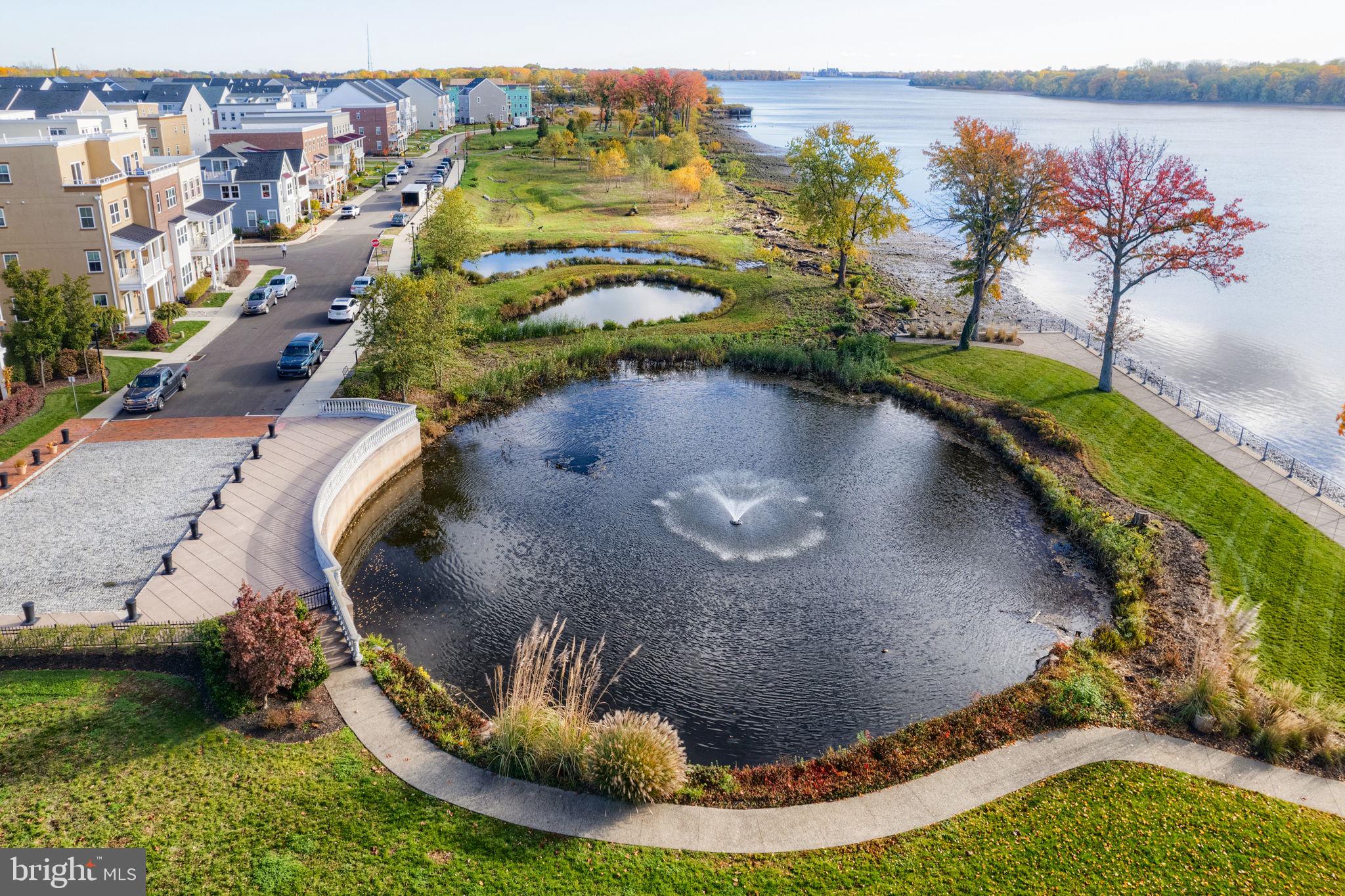 WATERSIDE - Residential