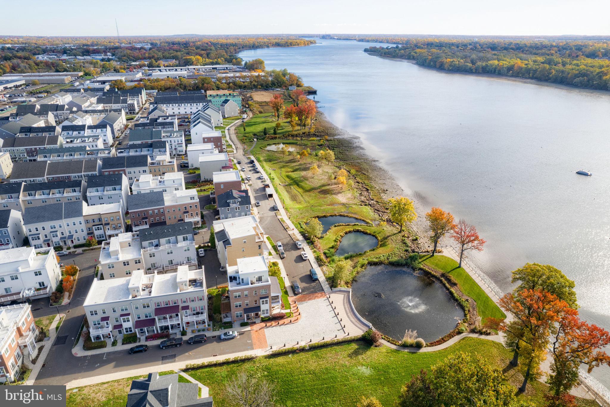 WATERSIDE - Residential