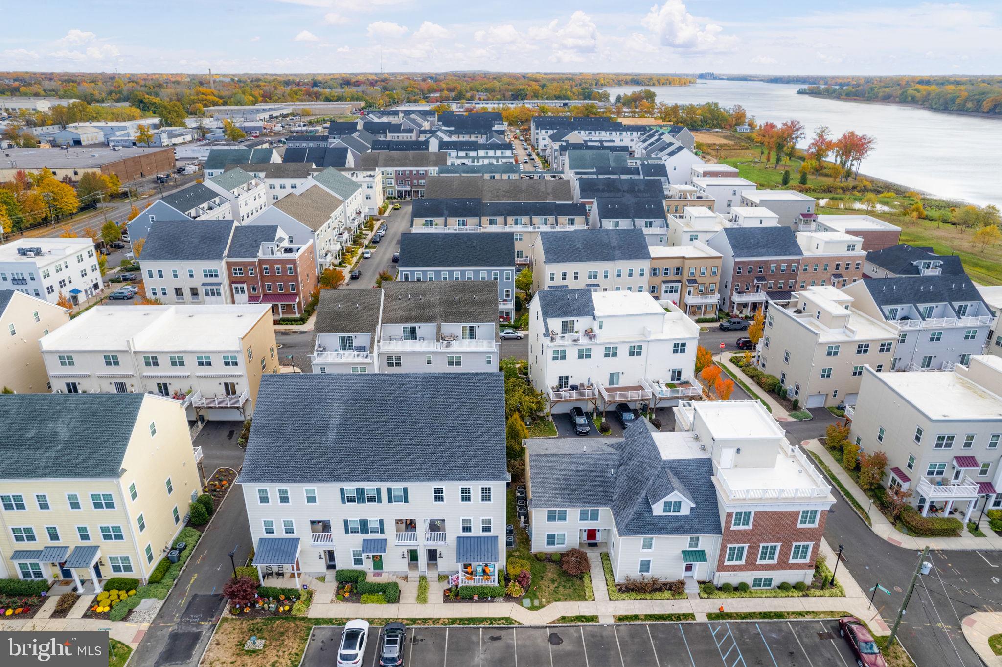 WATERSIDE - Residential