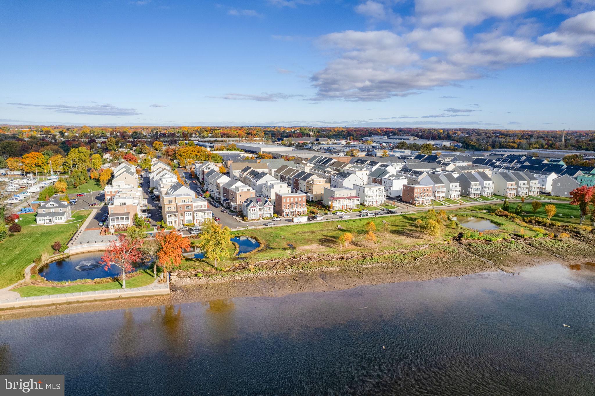 WATERSIDE - Residential