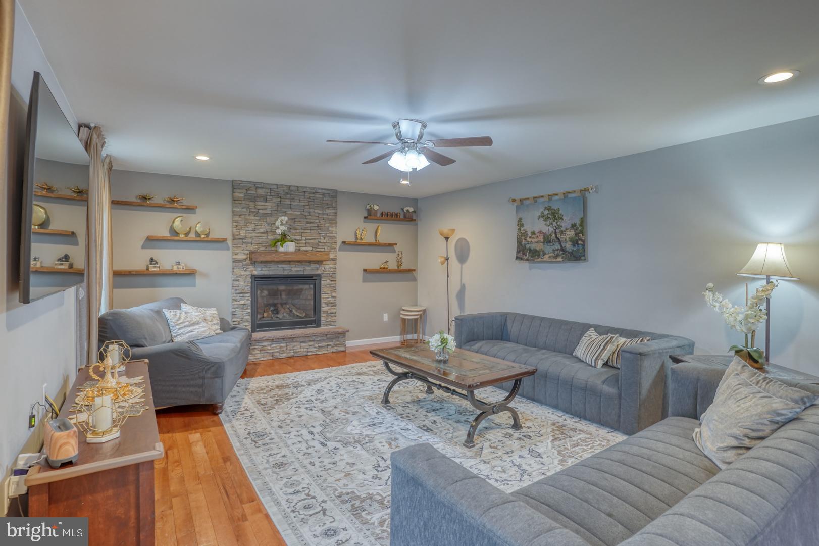 POINT LANDING - Residential