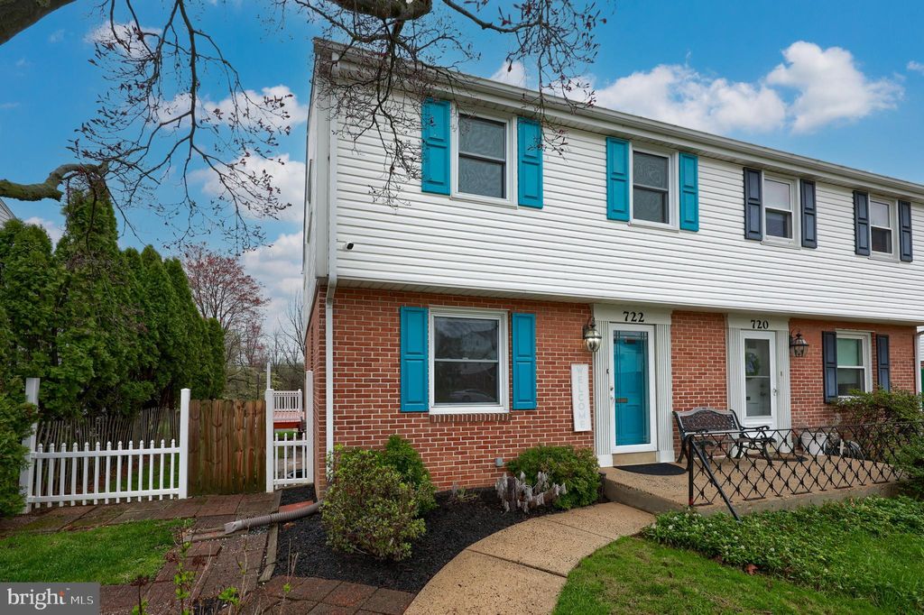 Photo of 722 Emerald Drive, LANCASTER, PA 17603 (MLS # PALA2066498)