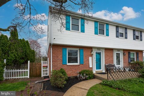 Photo of 722 Emerald Drive, LANCASTER, PA 17603 (MLS # PALA2066498)