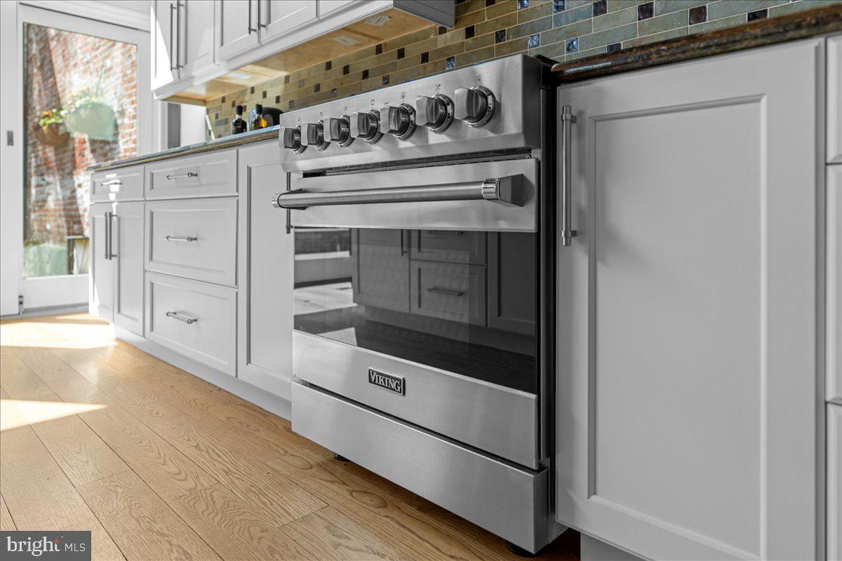 QUEEN VILLAGE - Residential