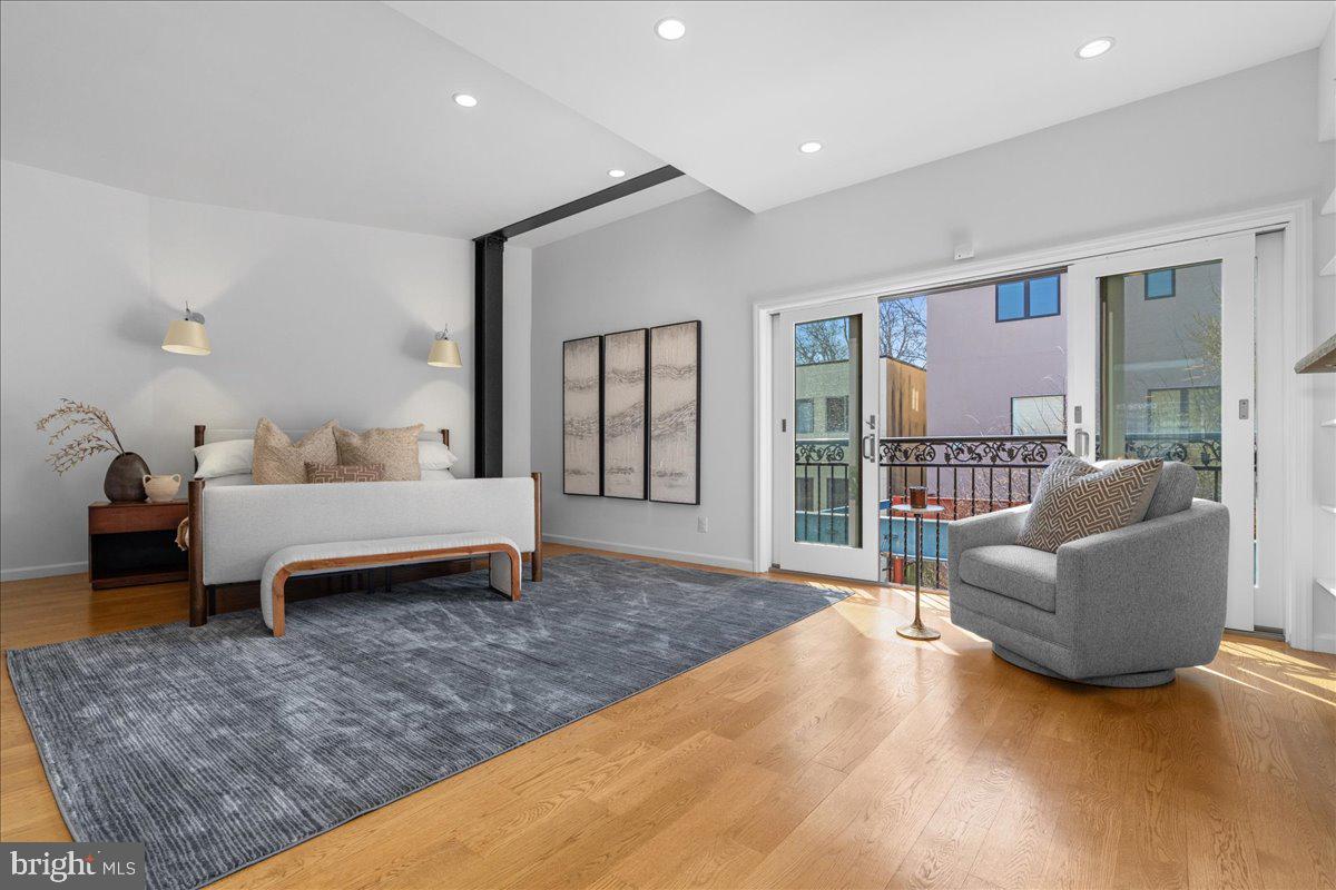 QUEEN VILLAGE - Residential