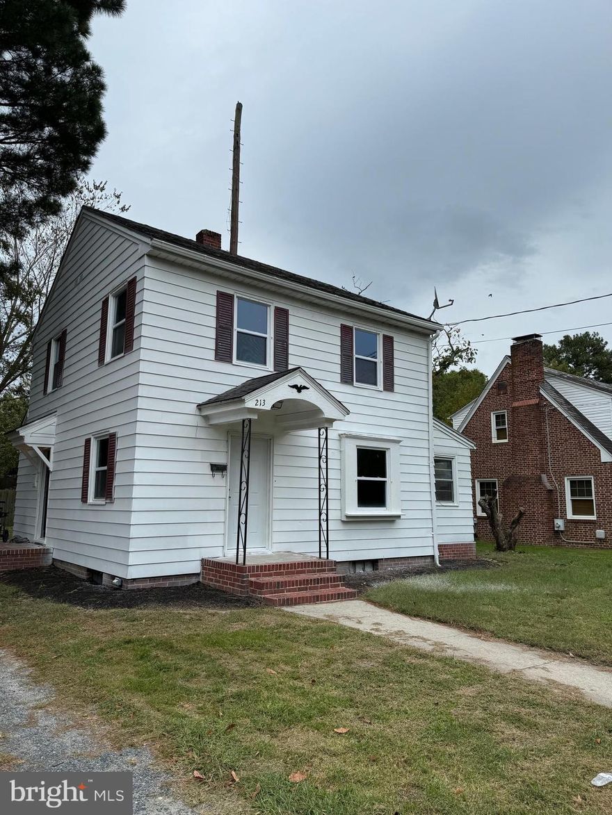 Great investment or starter home, 3 BR, 2 BA. 
This property was a rental but owner passed away and estate wishes to sell it. 
Recently updated and ready to rent or move in today!
