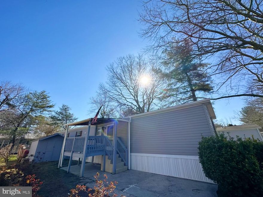 Beautiful, move- in ready 3 bedroom and 2 full bath mobile home available in Southgate Village, Fruitland.   Home offer a little over 1000 sq ft of living space with a front porch and storage shed.    Ground rent is $370 a month and must also have park approval.