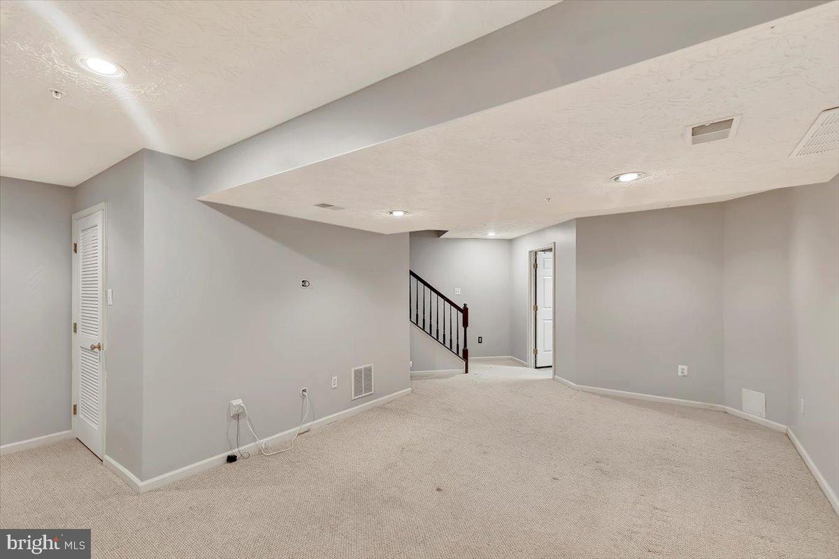 HOLLY WOODS - Residential