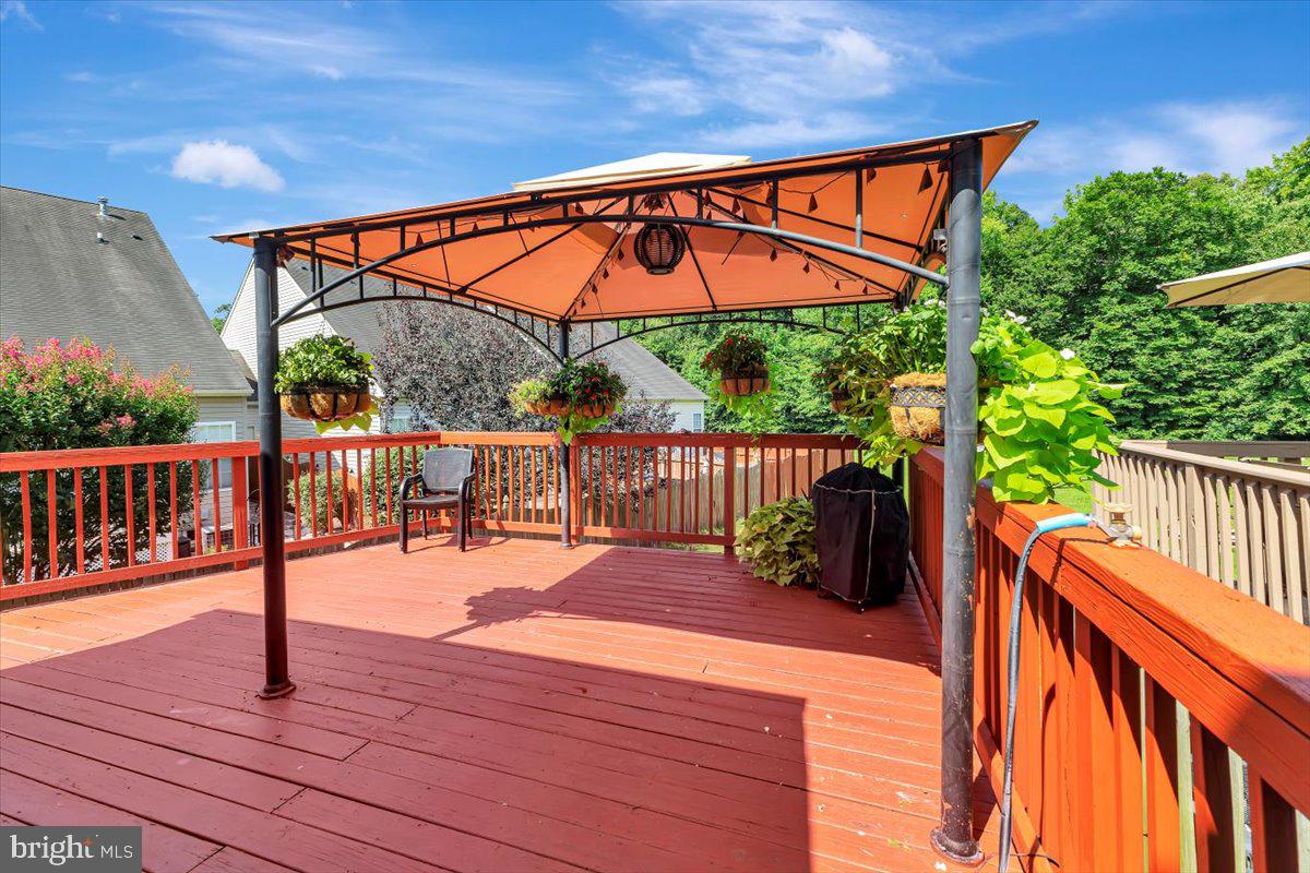 HOLLY WOODS - Residential