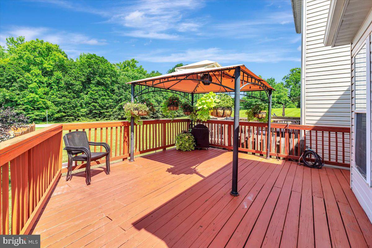 HOLLY WOODS - Residential