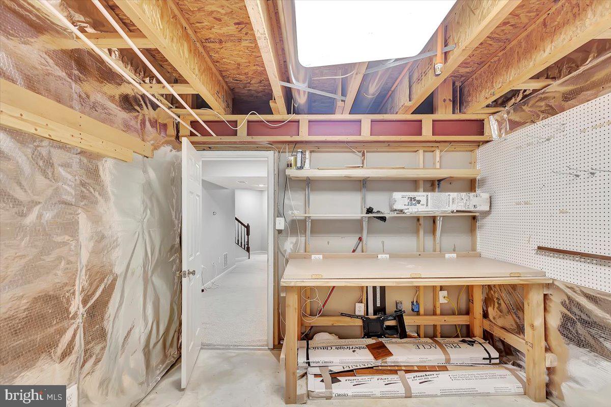 HOLLY WOODS - Residential