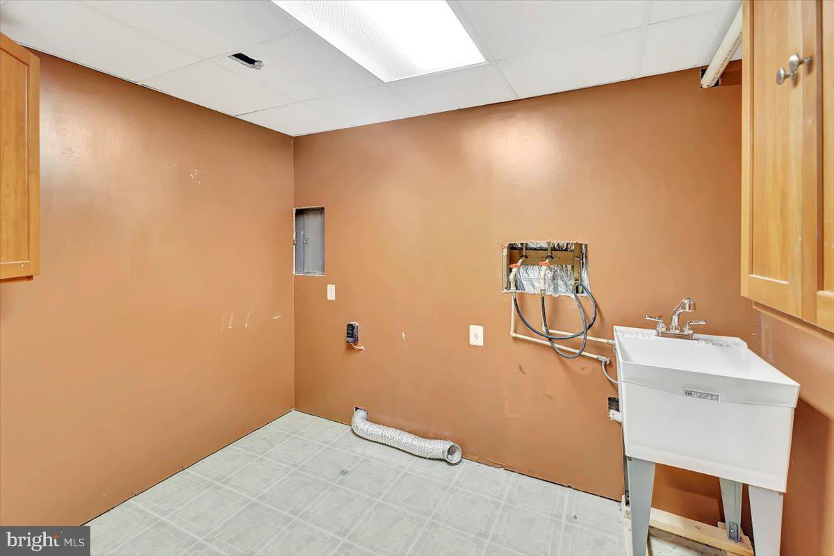 HOLLY WOODS - Residential