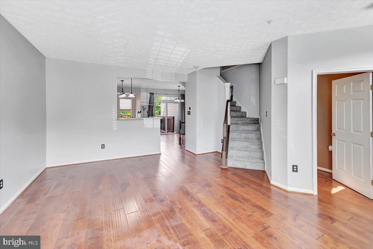 HOLLY WOODS - Residential