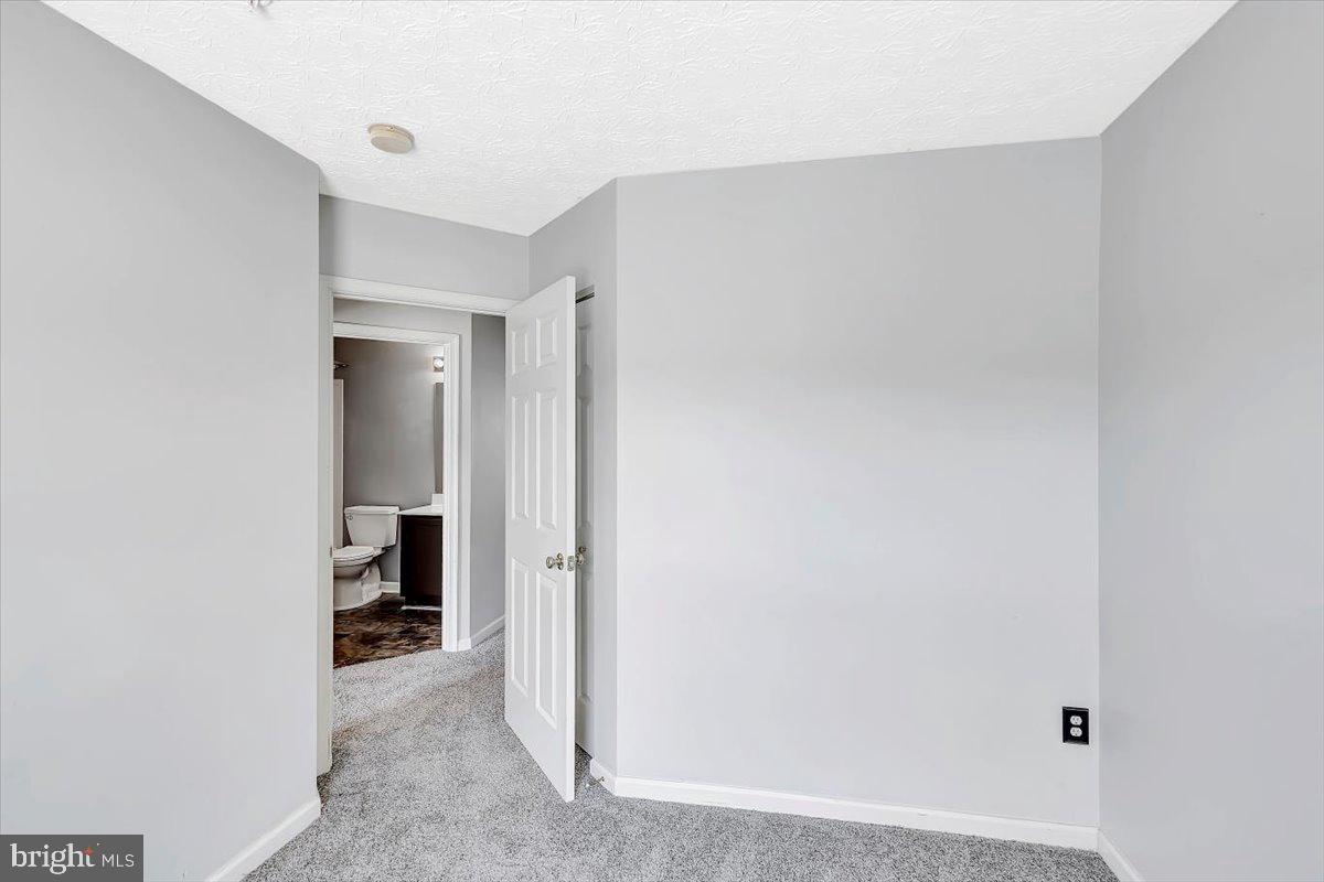 HOLLY WOODS - Residential