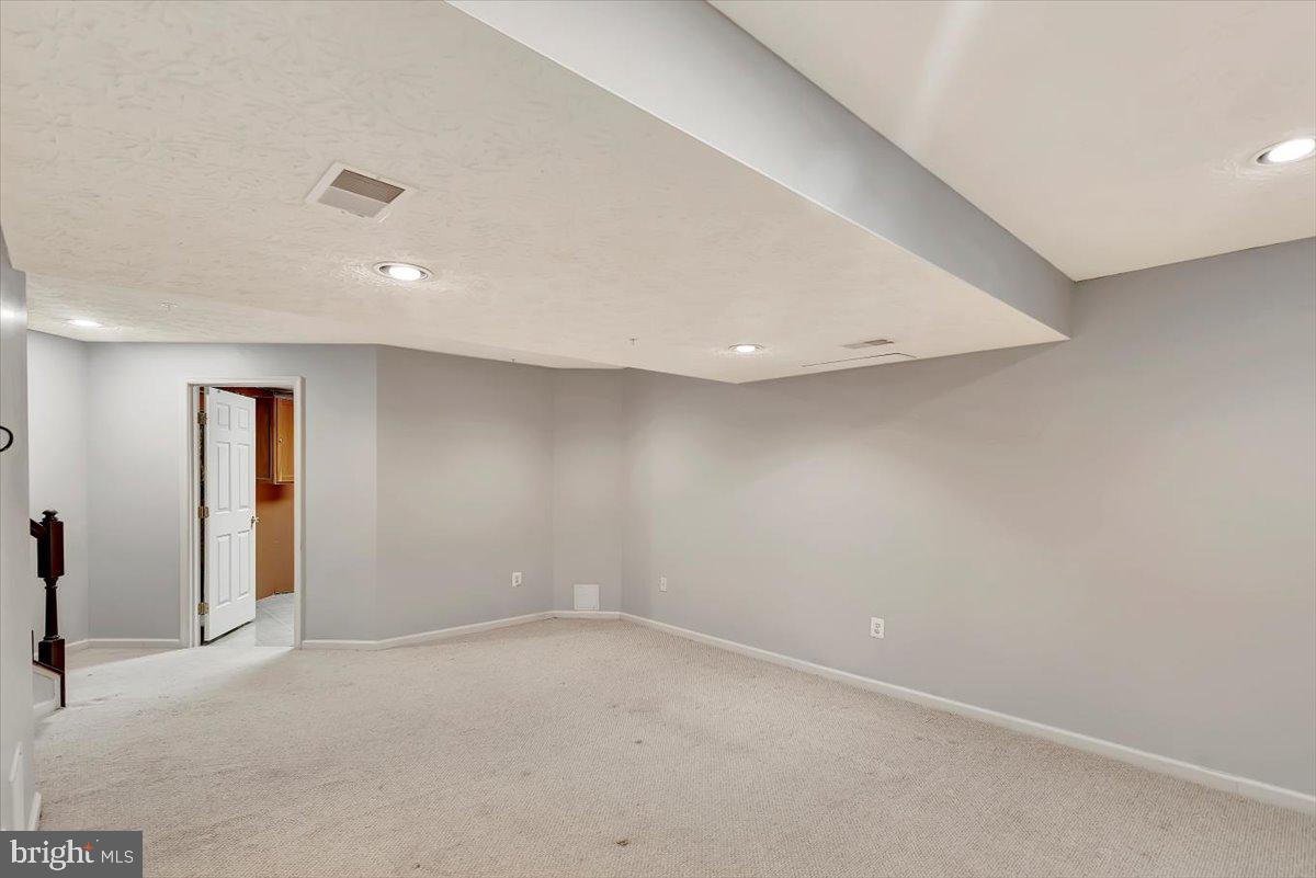 HOLLY WOODS - Residential