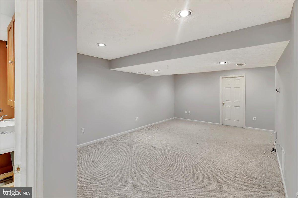 HOLLY WOODS - Residential