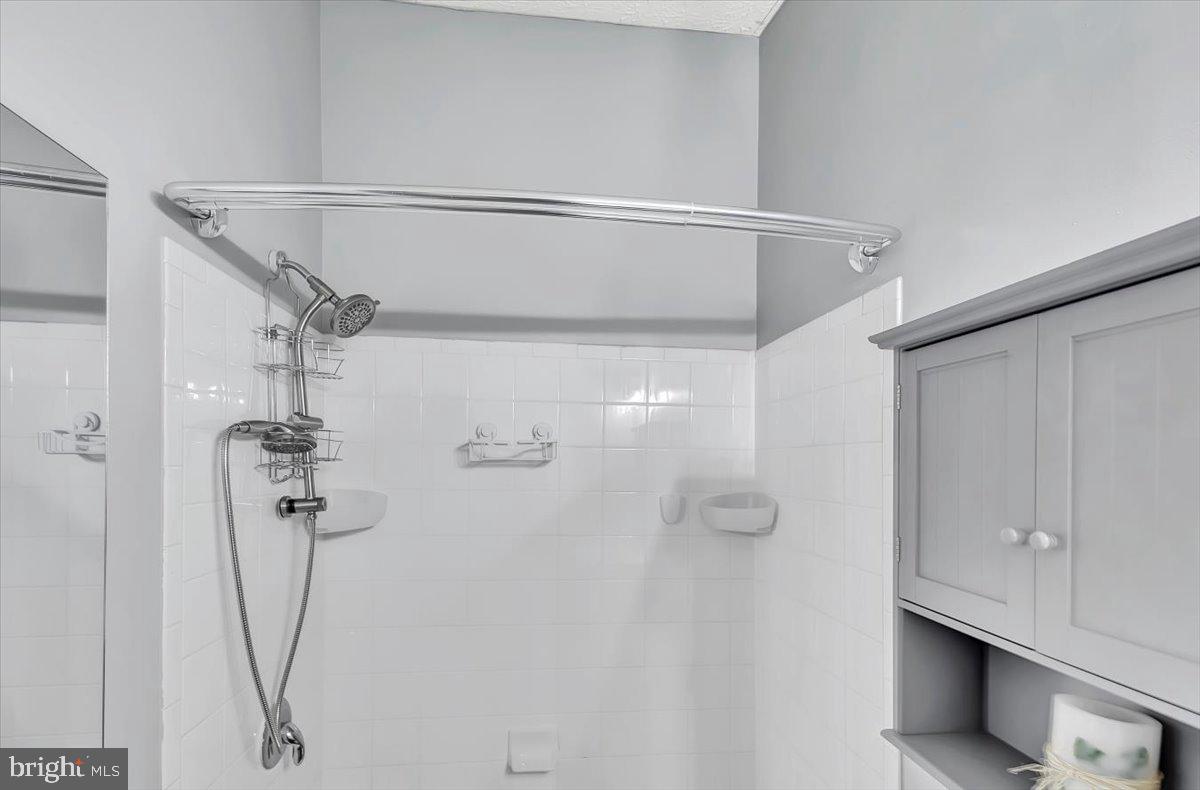 HOLLY WOODS - Residential