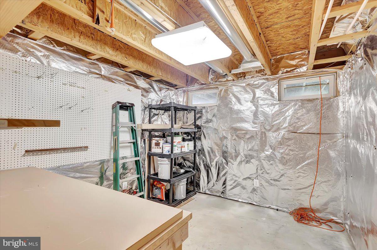 HOLLY WOODS - Residential