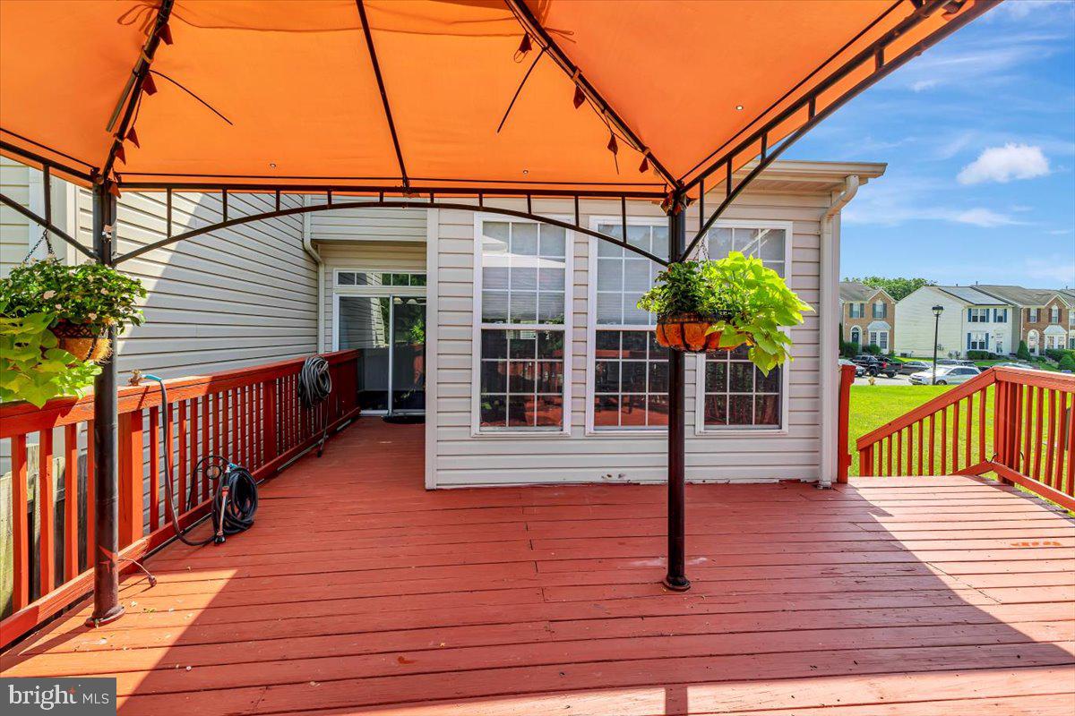 HOLLY WOODS - Residential