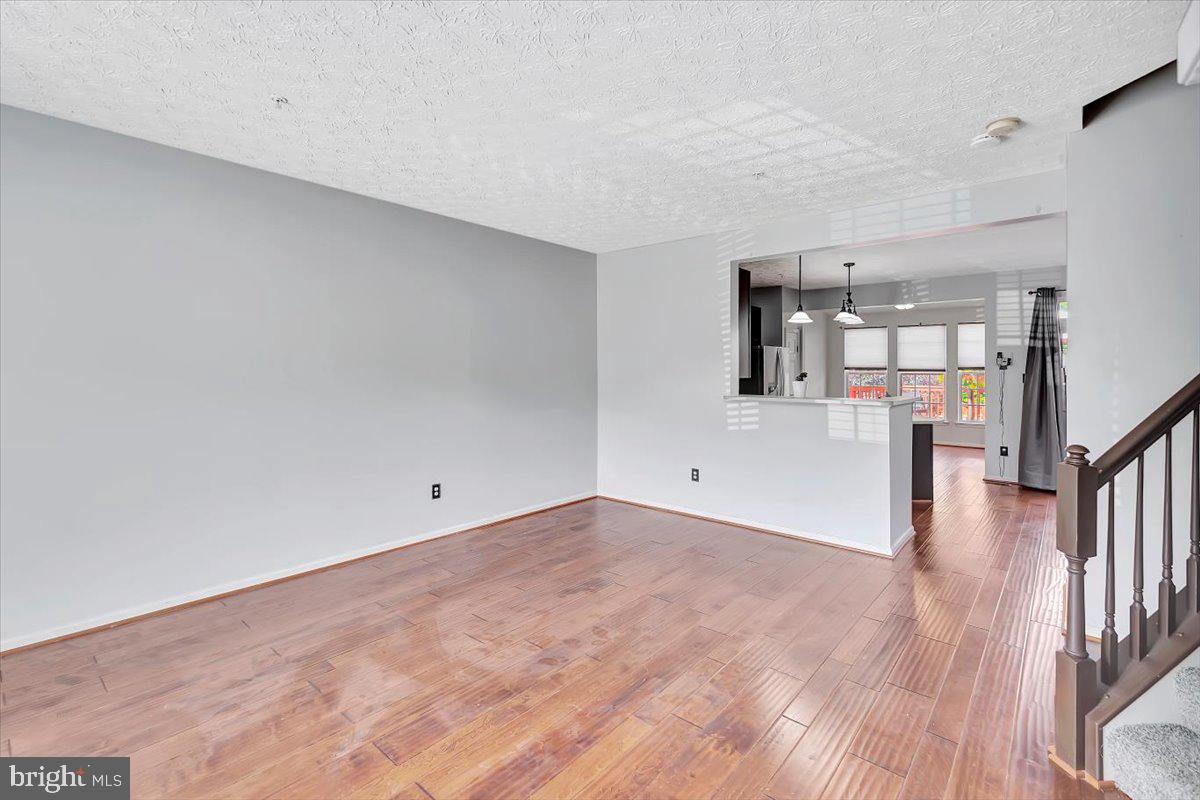 HOLLY WOODS - Residential