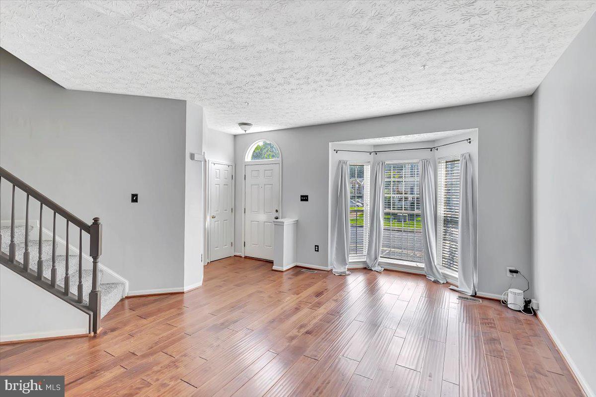 HOLLY WOODS - Residential