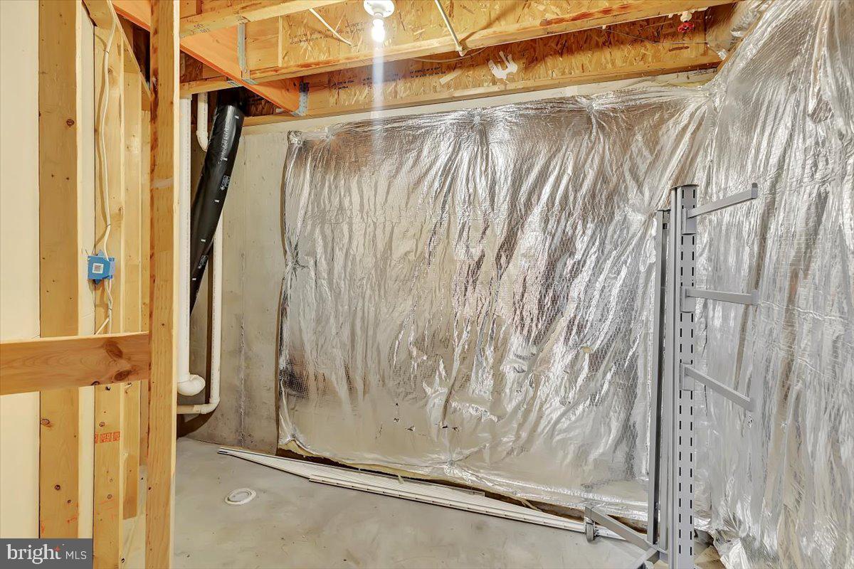 HOLLY WOODS - Residential