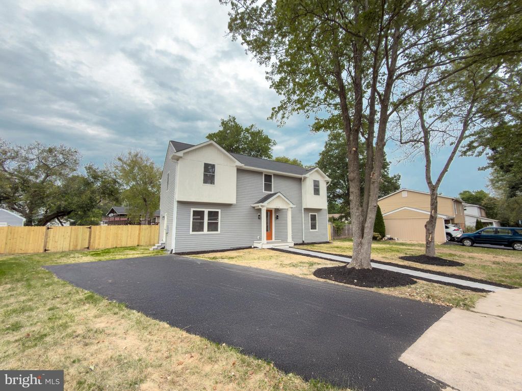 Photo of 656 Stuart Court, HERNDON, VA 20170 (MLS # VAFX2272848)