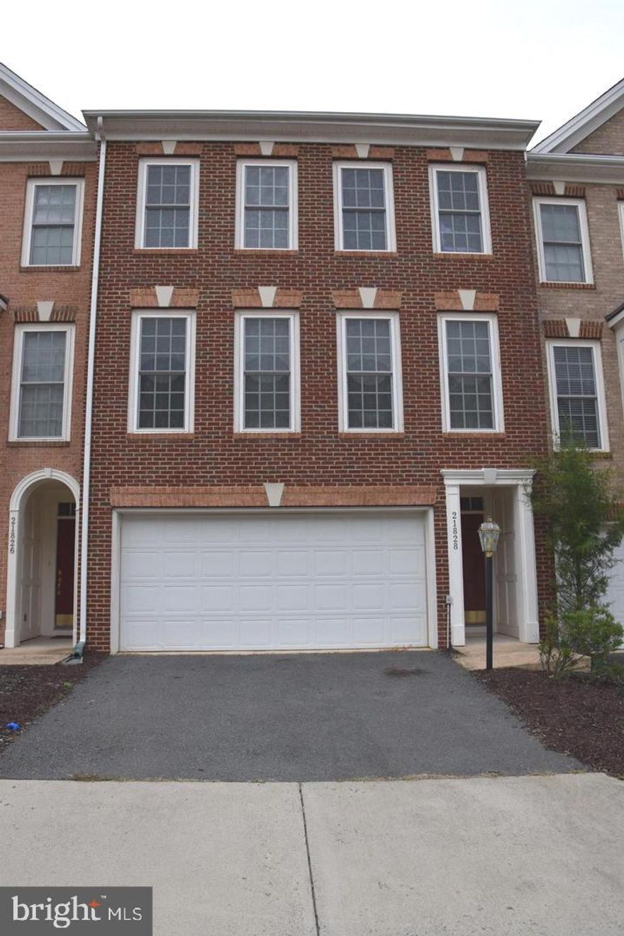 3/3/1 beautiful townhome with lots of natural lights and palladian windows.  Granite countertops, stainless steel  appliances, open floor plan. Hardwood flooring throughout the main level, large prime bedroom with large walk-in closet and master bath. Walkout lower level with full bath and gas fireplace. Private backyard with deck, 2-car garage. Close to: shopping, research, commuter. Pet: case by case, 30 Lbs max weight  Credit score of 680 + and sufficient income required by landlord.
Tenant's insurance required.