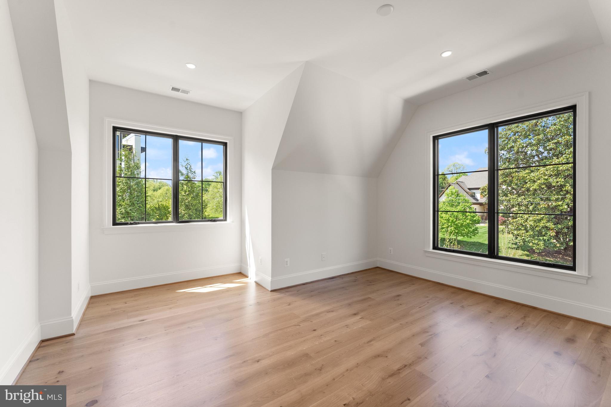 LANGLEY FOREST - Residential
