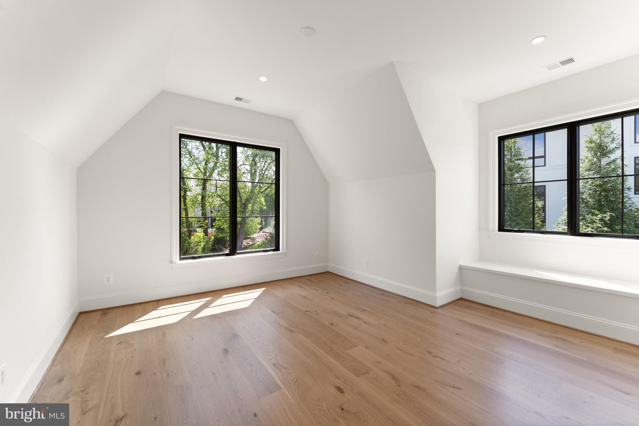 LANGLEY FOREST - Residential
