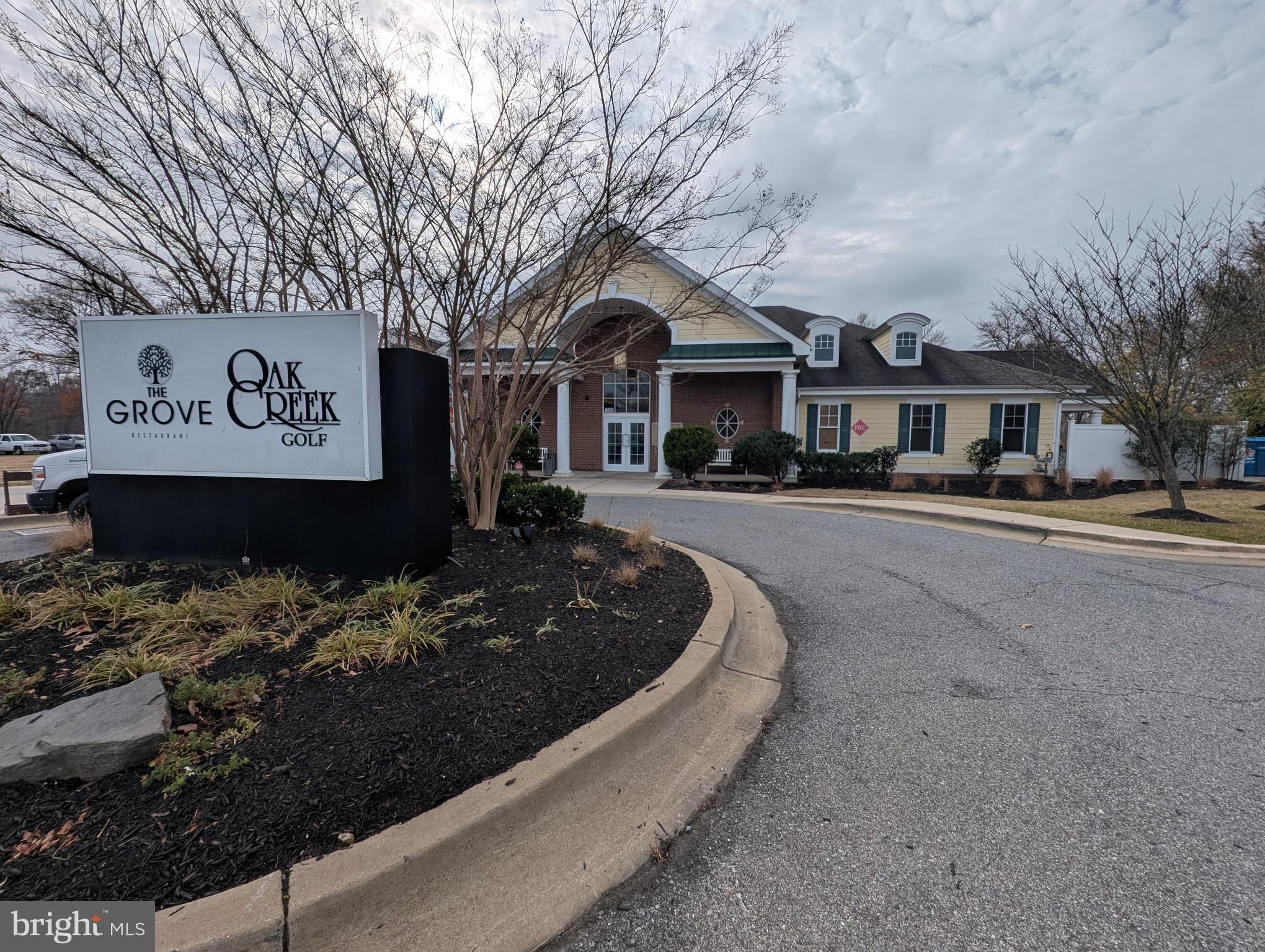 OAK CREEK CLUB - Residential