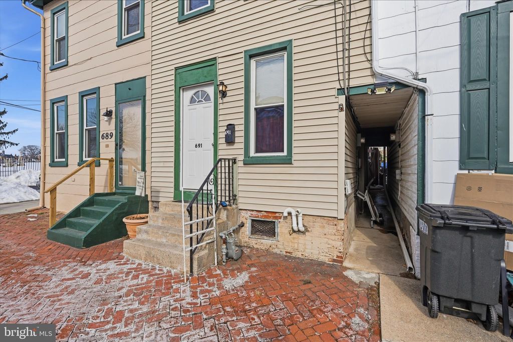 Photo of 691 Cherry Street, COLUMBIA, PA 17512 (MLS # PALA2082966)