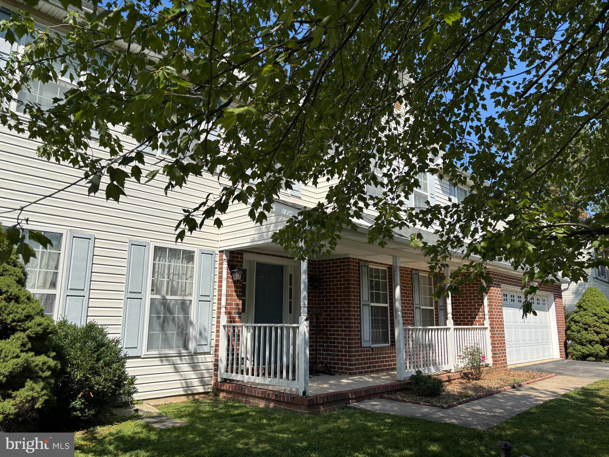 2807 APPLE VALLEY LANE